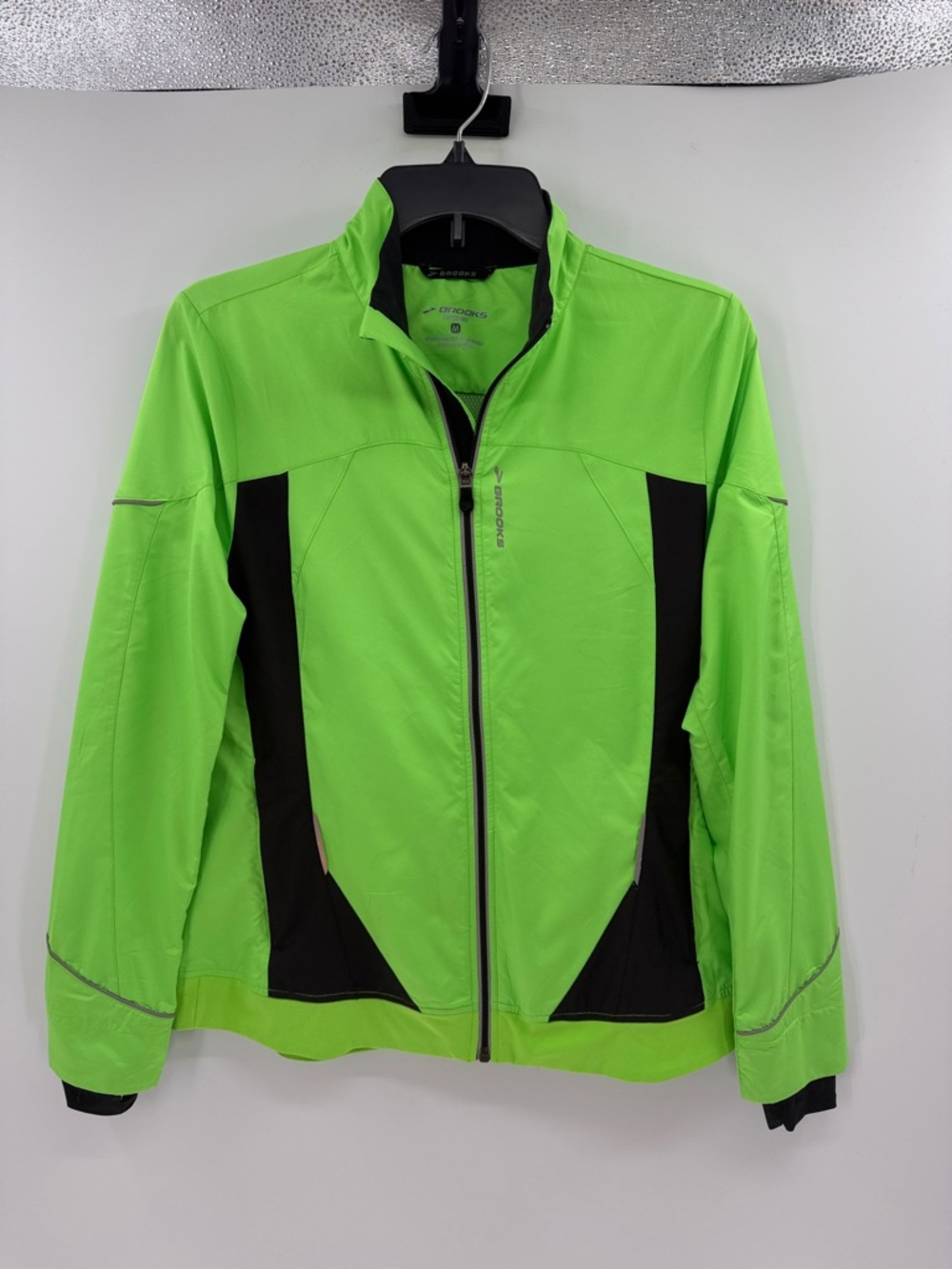Brooks Women's Shelter Technology Full Zip Lightweight Jacket - Green - Medium